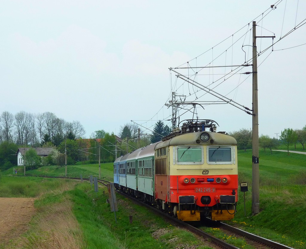 242.245 s R 666 Petr Vok, Potky-irovnice, 3.5.2012