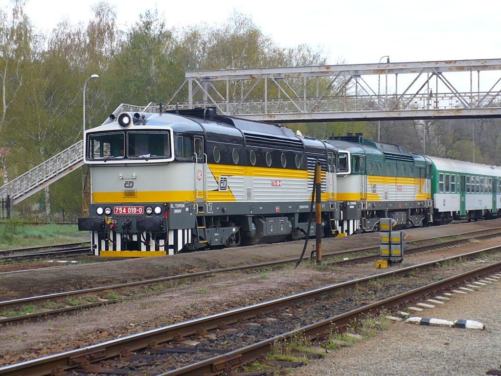 754 018-0+754 023-0, Sp 1661, Zastvka u Brna, 24.4. 2008