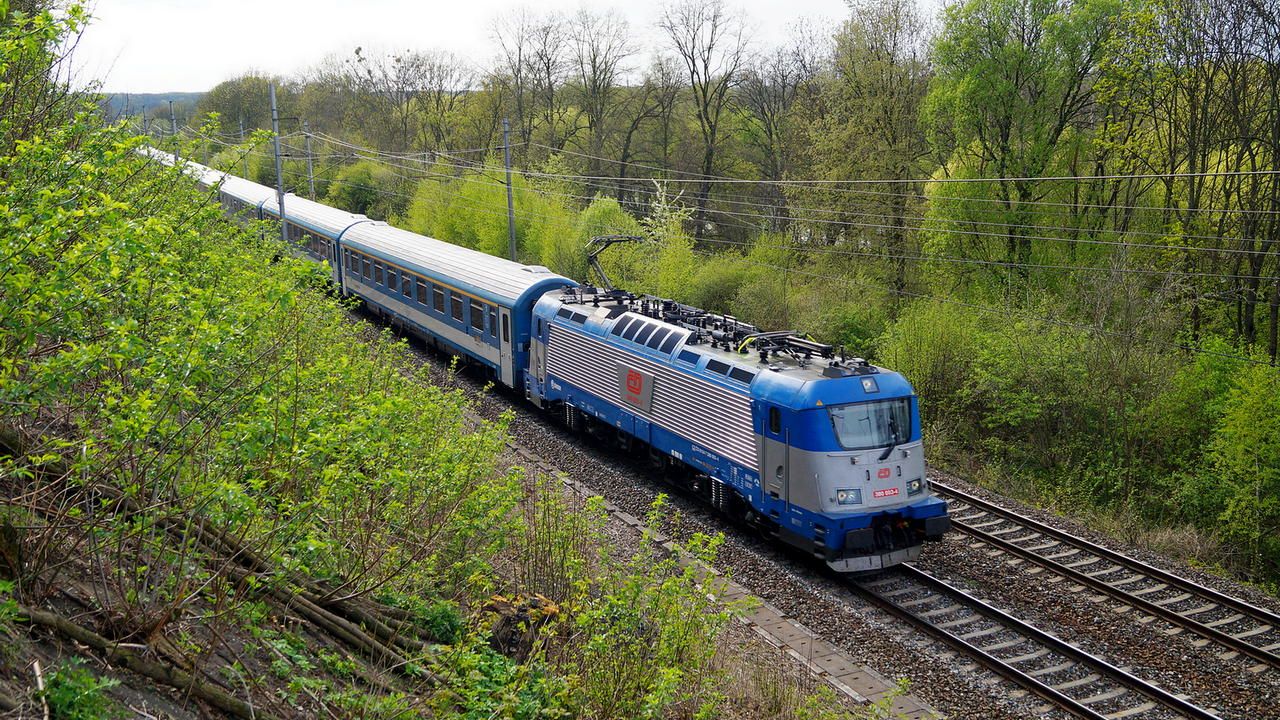 380 003, Valy - Oponek 25.3.2015