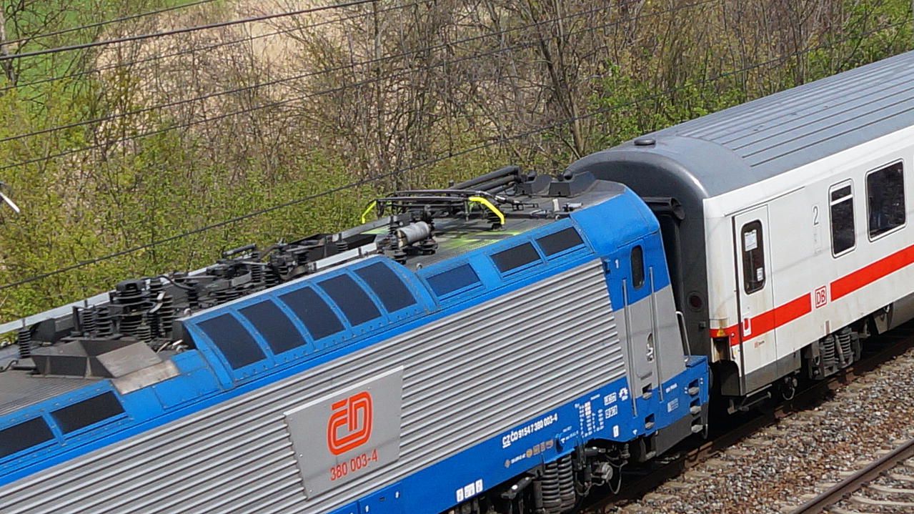 380 003, Oponek - Valy 25.4.2015