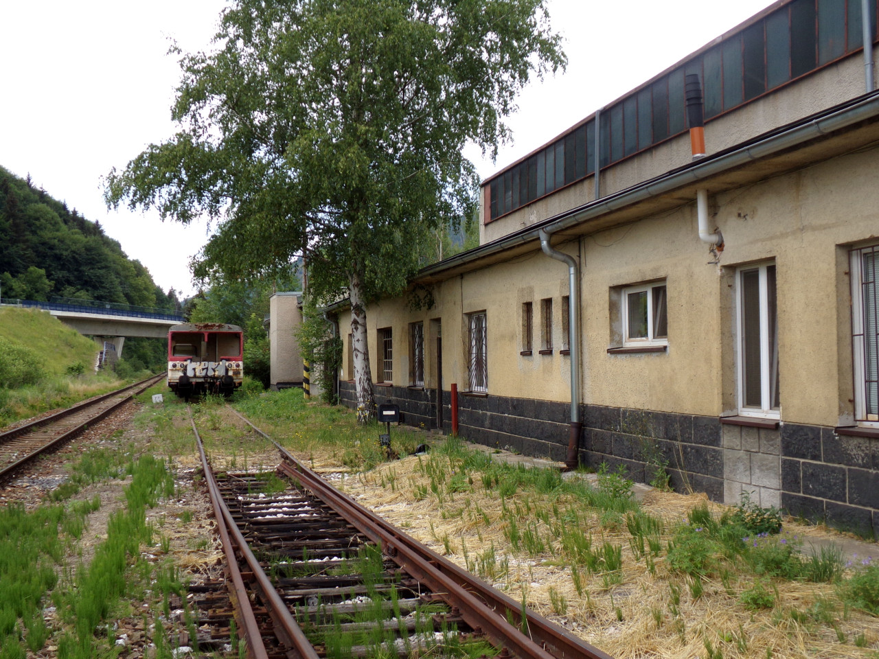 Bok haly depa, odstavn koaj a vavo tra Brezno-Bystrica