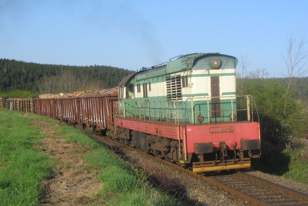 Mn 87811 na vjezdu do Kaznjova. Kvten 2006