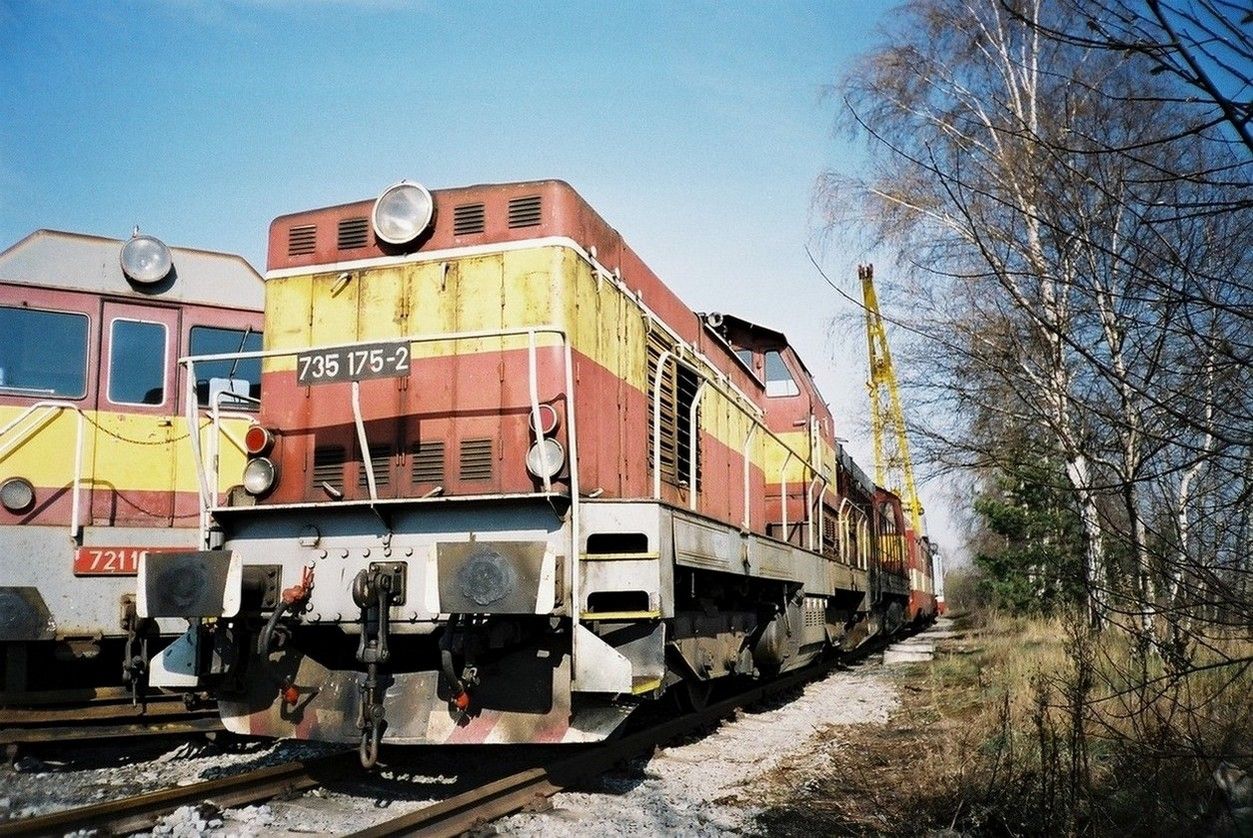 721.168, 735.175 a v pozad nejsp 742.212 v PJ Rakovnk, 20.4.2003