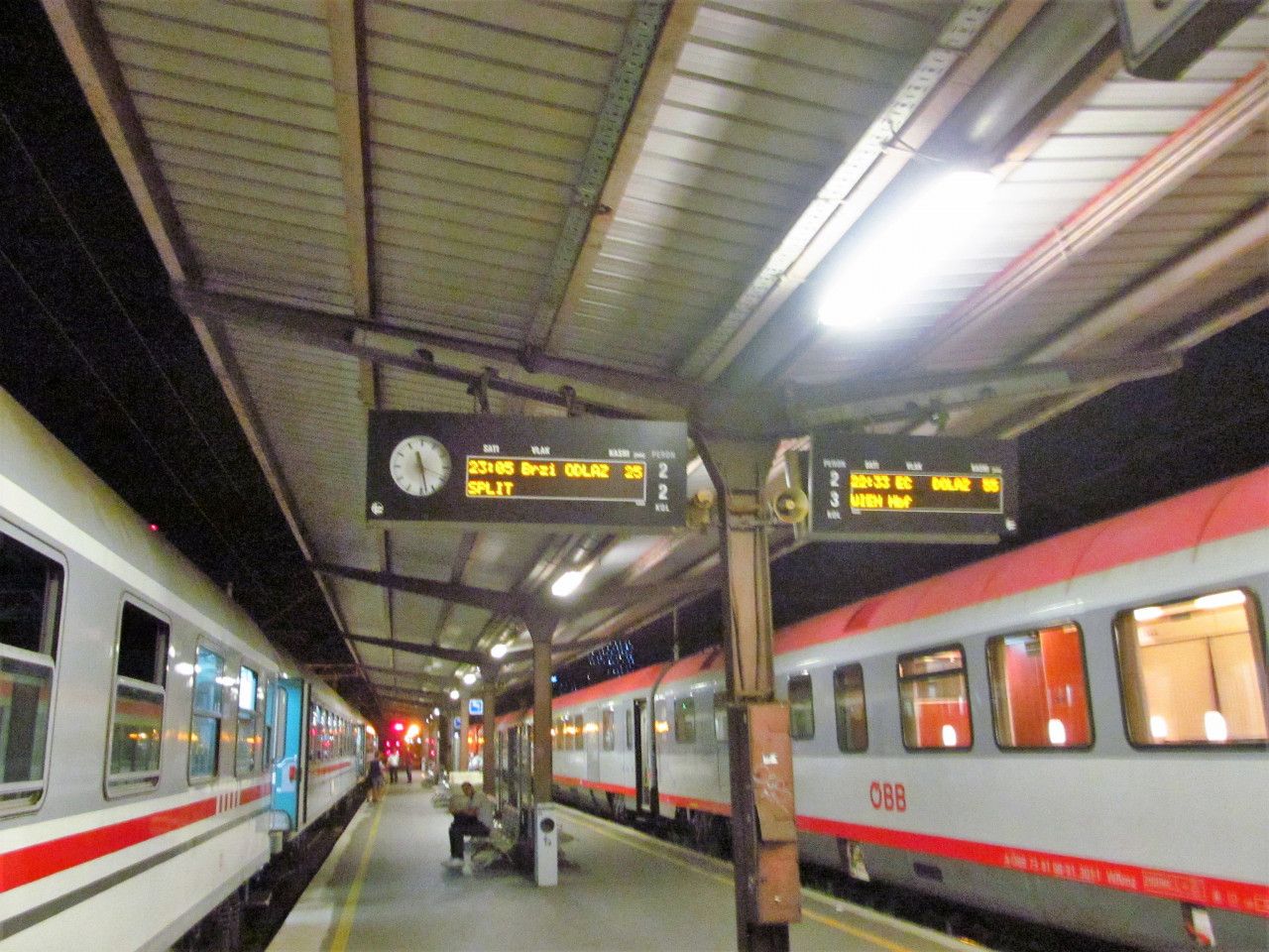 EC z Vdn se skoro +1h, ale non vlak smr Split v Zagrebu hl. kolodv. pokal +25min.!
