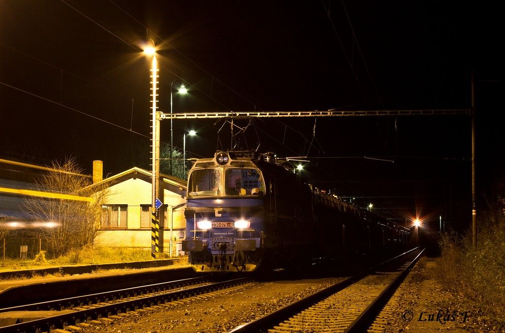 230.075 s Pn 147531, vedle 814.309 jako Os 8322, Doov, 17.11.2014