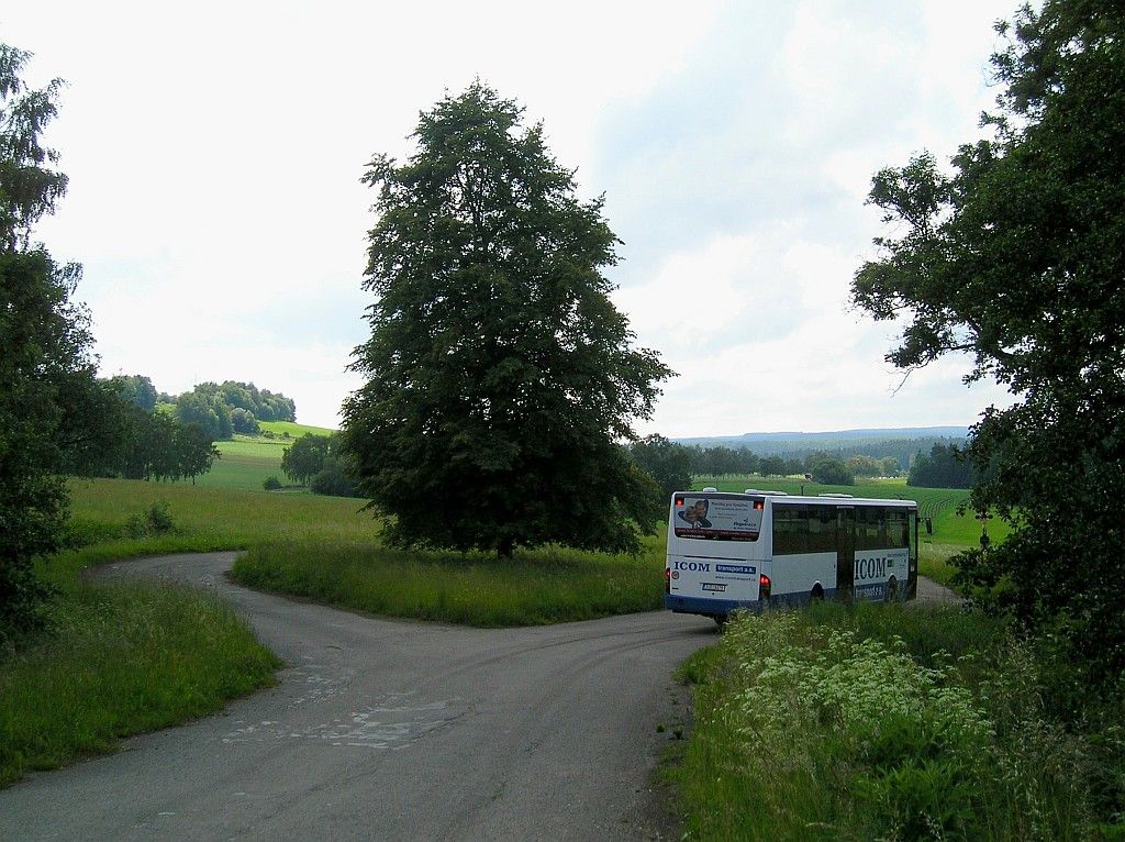 a je tady autobus...