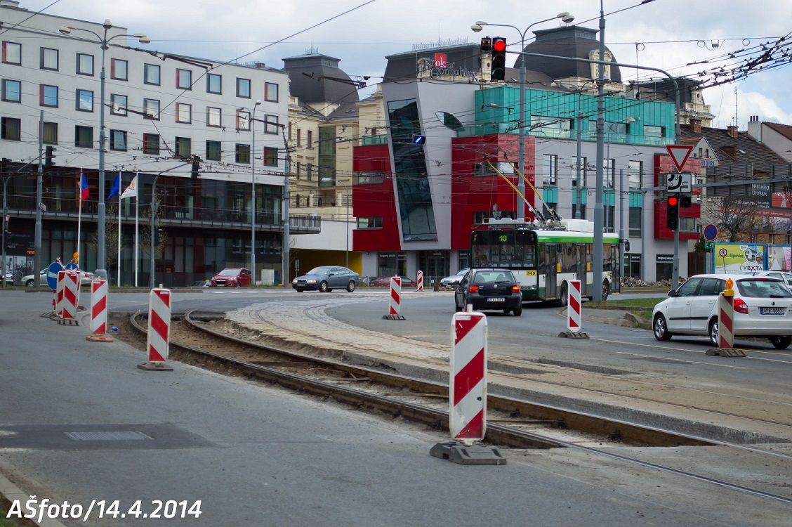 Opravovan oblouk psob problmy s auty. 14.4.2014