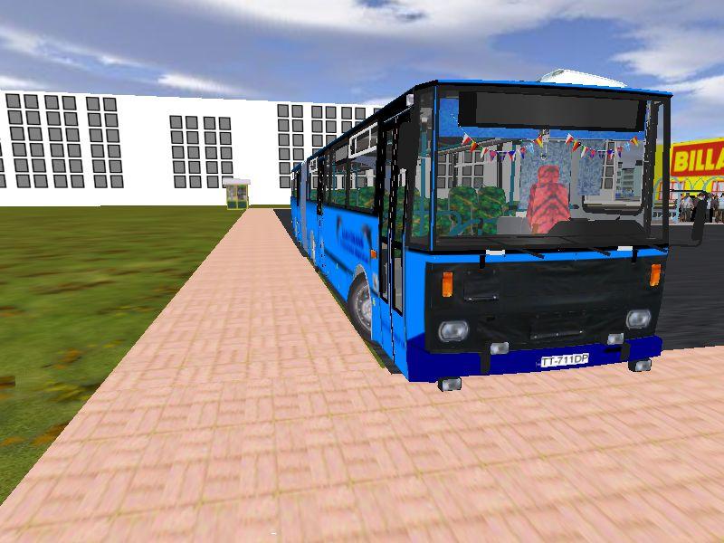 Smutne stojacia Karosa C744.24 na przdnom priestore pre autobusy prmestskej dopravy
