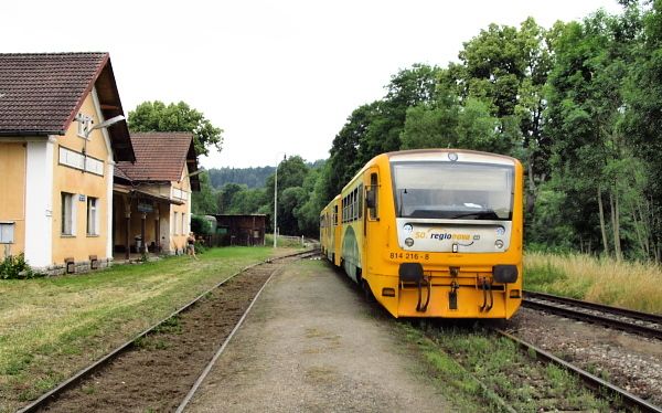 Mezidob mezi vlaky = 29 min. - a to jak mezi 9206 a Pos.mot., tak i mezi Pos.mot. a Sp 1832