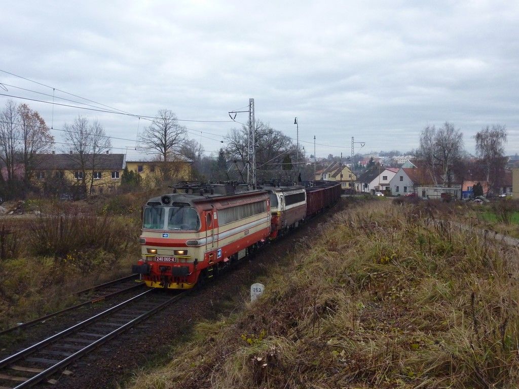 240 060-4 + 240 045-5, J. Hradec, 16.11.09