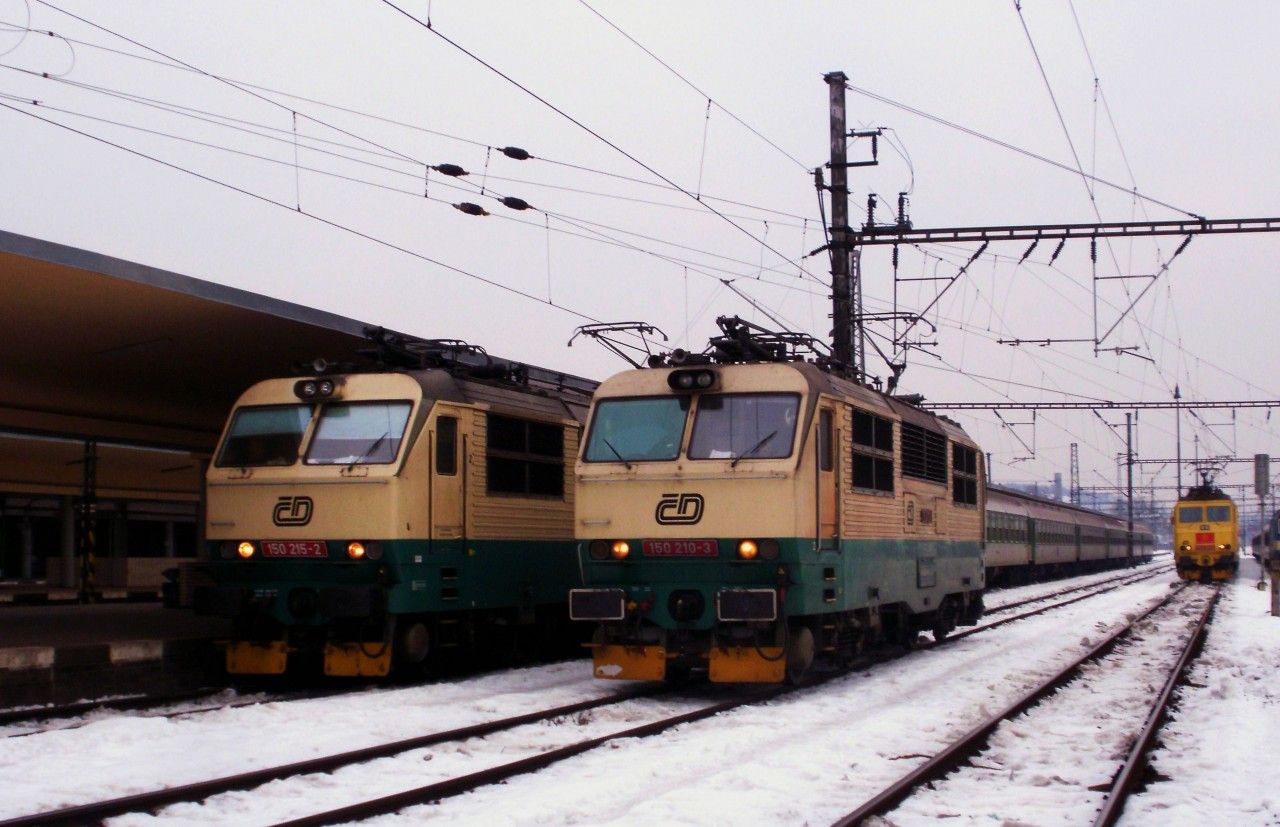 150 215-2 + 150 210-3 Praha-Smchov 22.1 2010