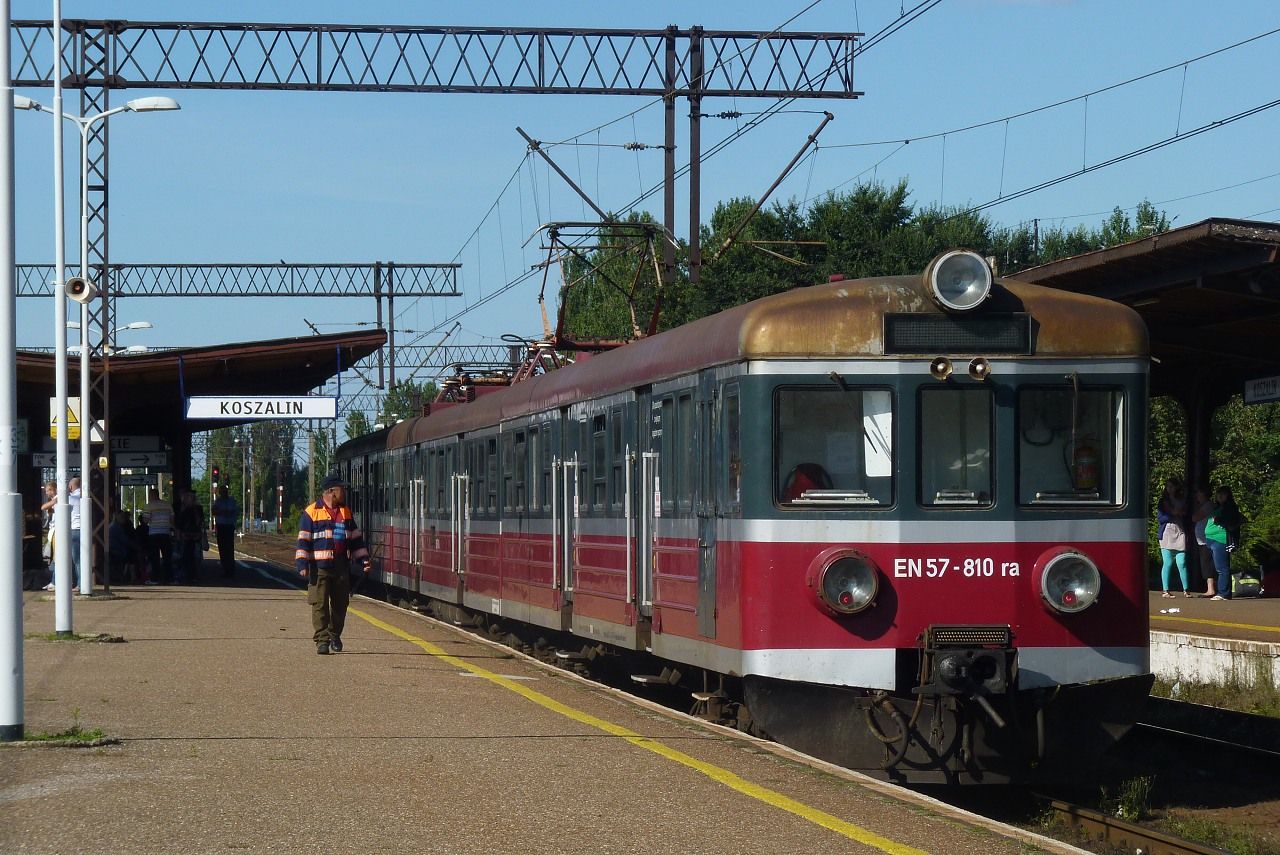 EN57-810, Koszalin, 12.8.2012, foto:Vojtch Gek