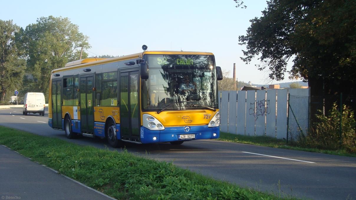 727, ter 18.9.2012 na 52 nedaleko ped zastvkou Teovice - Malenovsk, v pozad malenovick hrad.