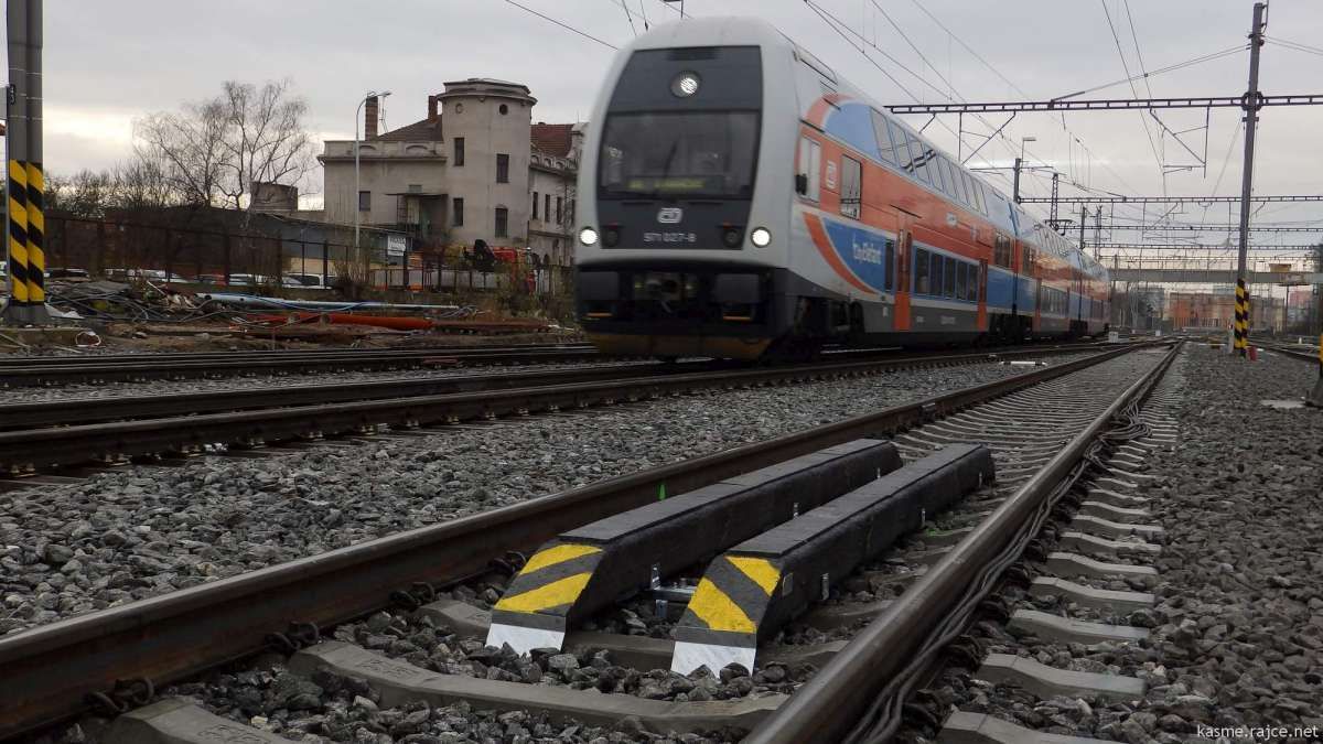 Praha-Hostiva 17.12.2015: MIBy u odjezdu v 2. SK