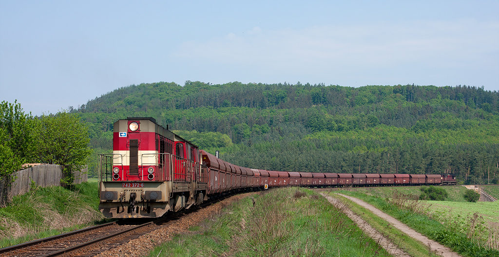 742.372+742.285 v ele uhl, pk. 742.344; Podboany - Vroutek, 30.04.2011 11:08