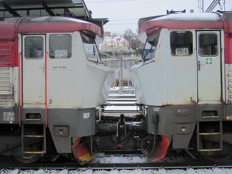 749 162 a 749 254 na ele R 1246 - Praha Hl.Ndra - 25.12.2010.