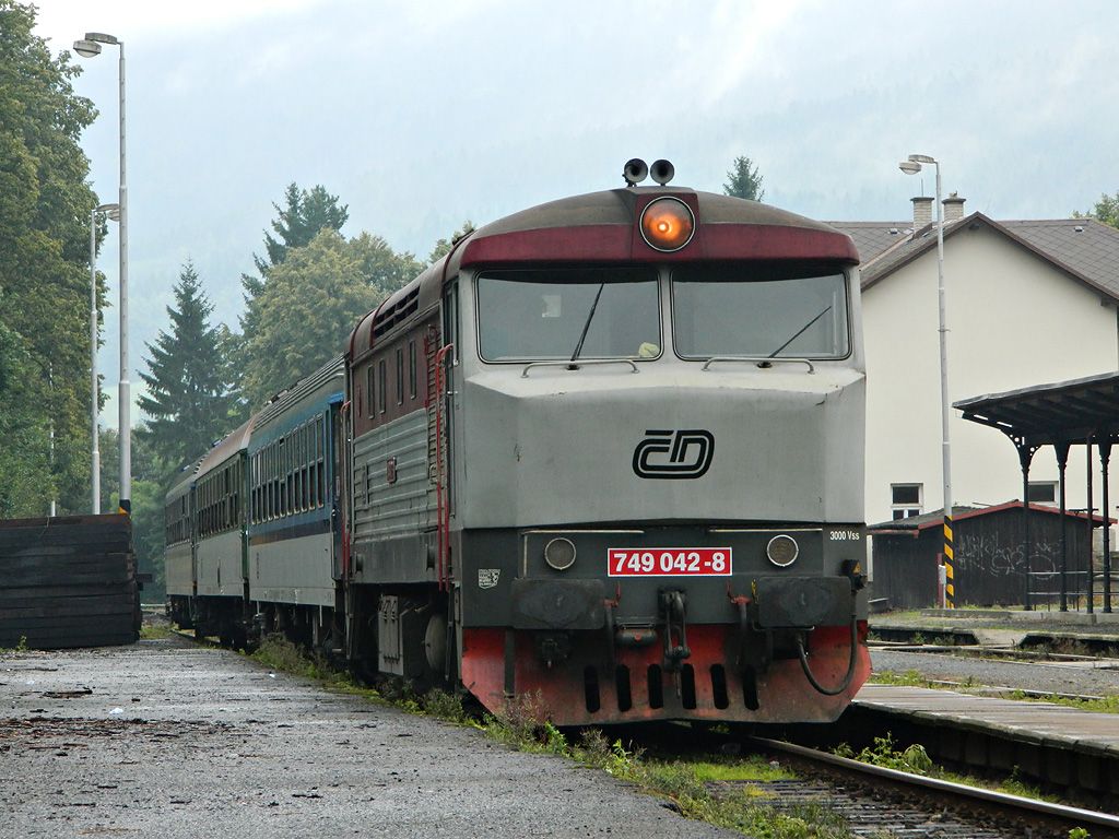 749.042 ek na odjezd ze stanice Jesenk, 20.8.2013 (vlukov obh)