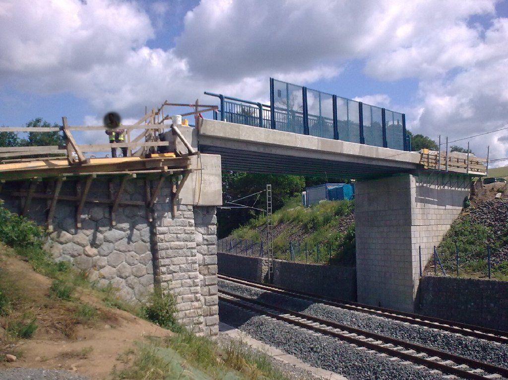 most Jrovice_erven 2011