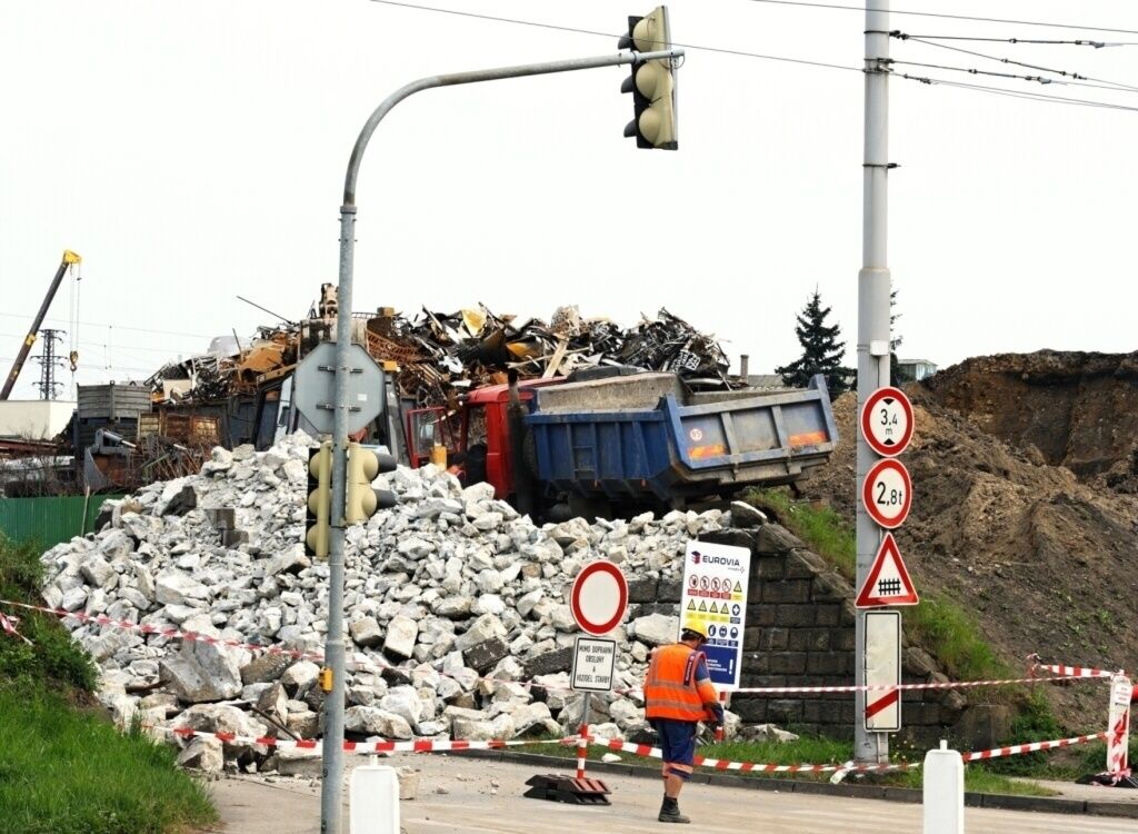 ze zd mostu nezbv skoro nic,nsep je v pi tak