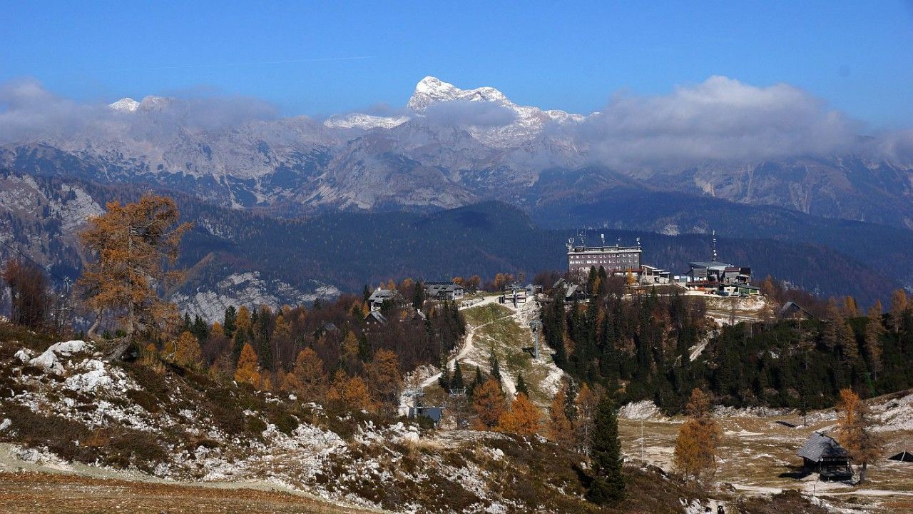 Pohled na Triglav, nejvy slovinskou horu, vpravo horn stanice lanovky