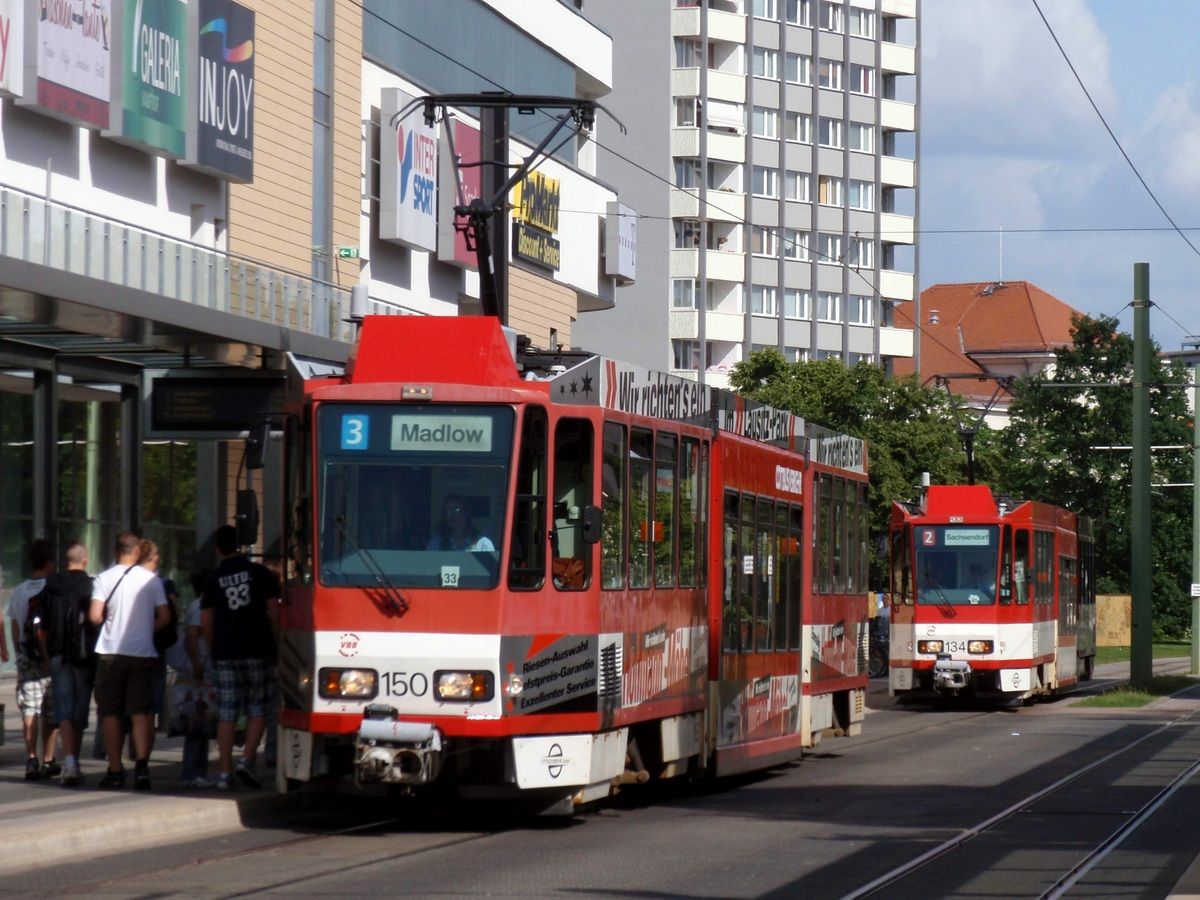 Plnovan pestup linek . 2 a 3  na zastvce Stadtpromenade