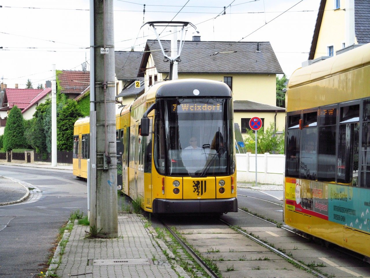 Kiovn tramvaj (tra je jednokolejn) v zastvce Weixdorf Bad