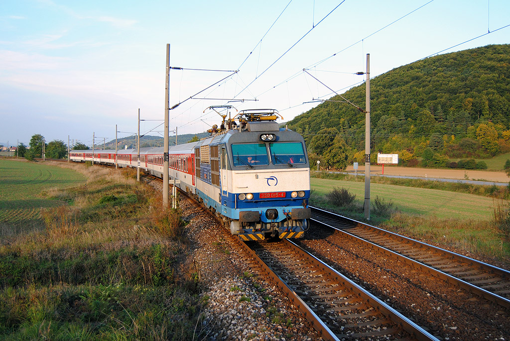 350 015-4, IC 504 Tatran, Opatov nad Vhom, 06.10.2012, foto: Juraj evk