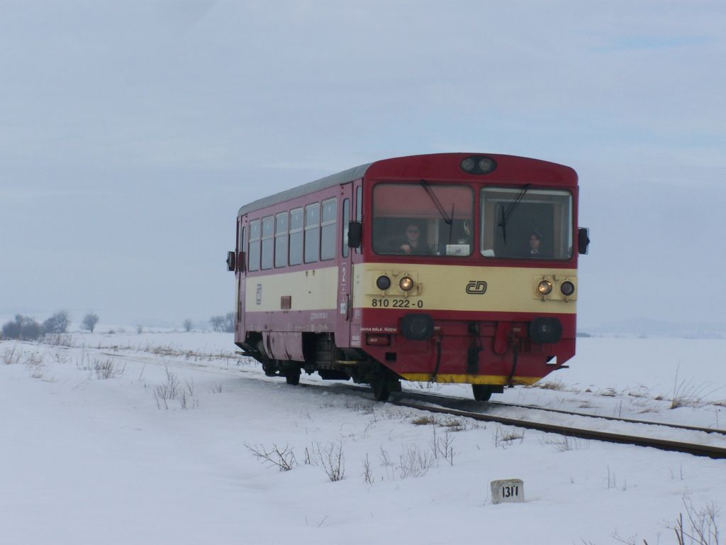 810 222-0 na Os 24 805 mezi Vesc a Blkovicemi 24.2.2010(foto Pavel Valenta)