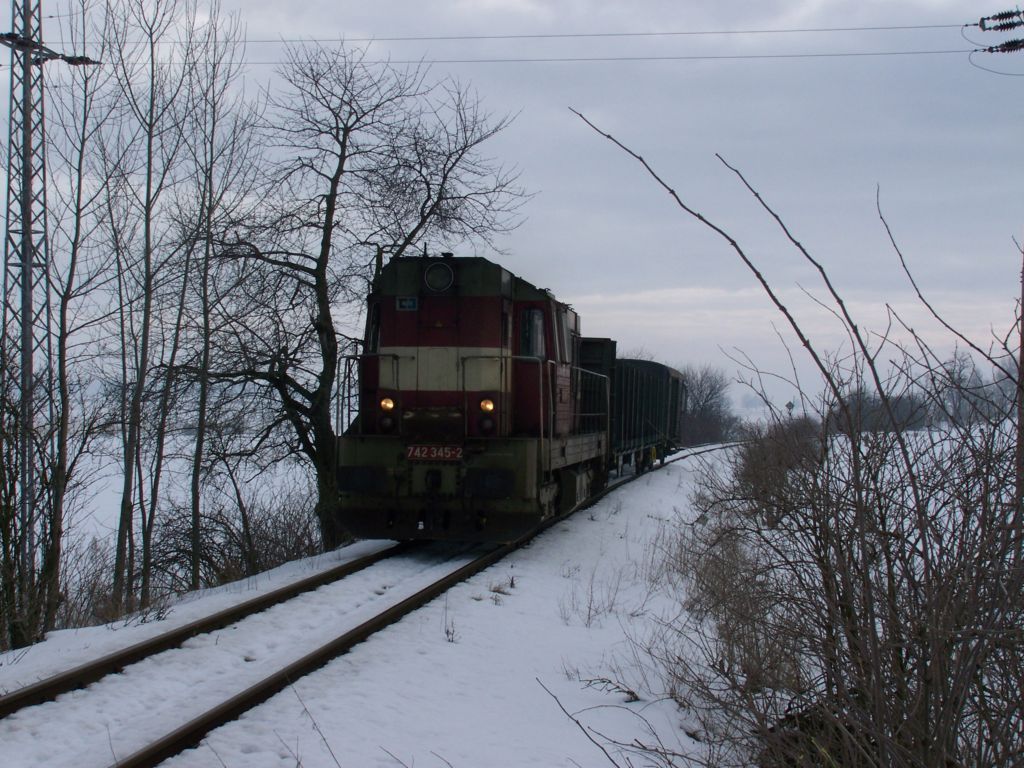 742 345 za Blkovicemi s Mn Znojmo-Moravsk Budjovice 24.2.2010(foto Pavel Valenta)