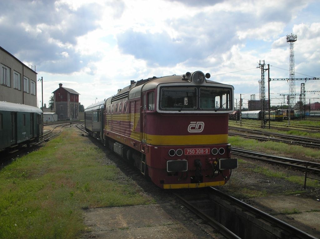 750-308 Pardubice na mcm voze u esk haly 17.5.2012 foto-M.ich