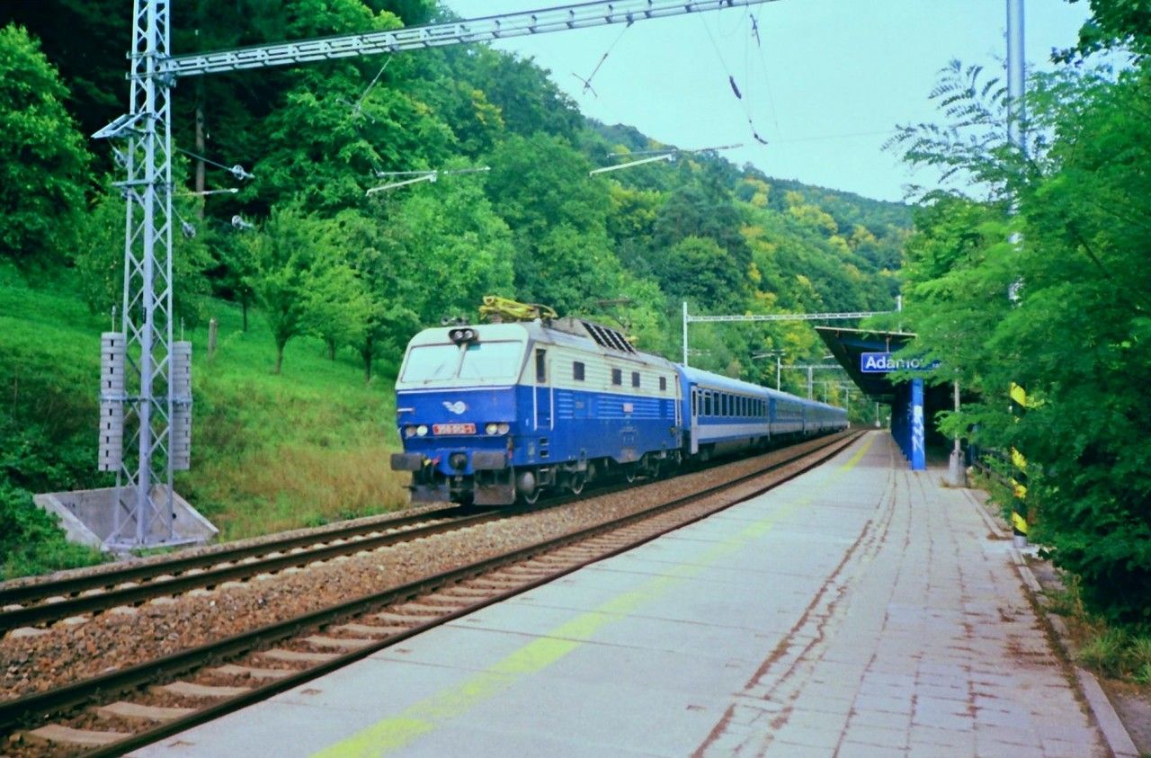 350.012 Adamov zastvka 16.9.2000, EC 79 Csardas (Praha - Budapest)