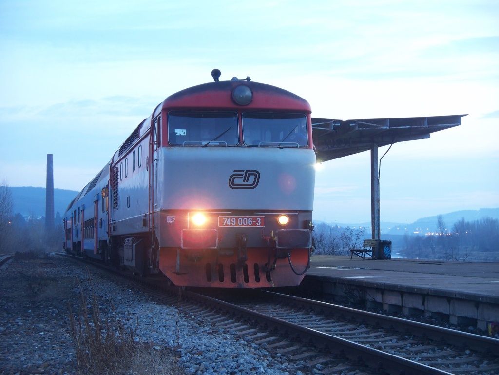 749 006-3 Praha Modany zastvka (1.2.2014) - Os 9062