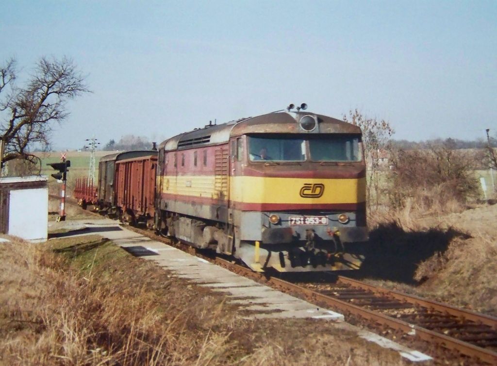 Mn Jihlava-Jemnice veden posledn Barou 751 053-0 projd Lhoticemi jaro 2005(foto Pavel Valenta)