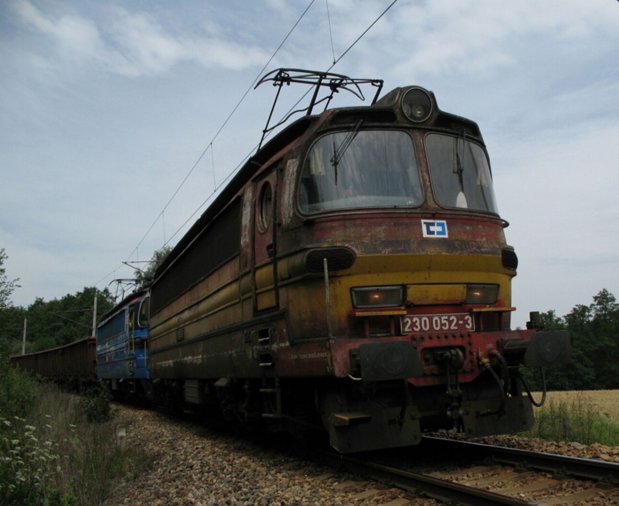 230 052-3 + O u VELENA