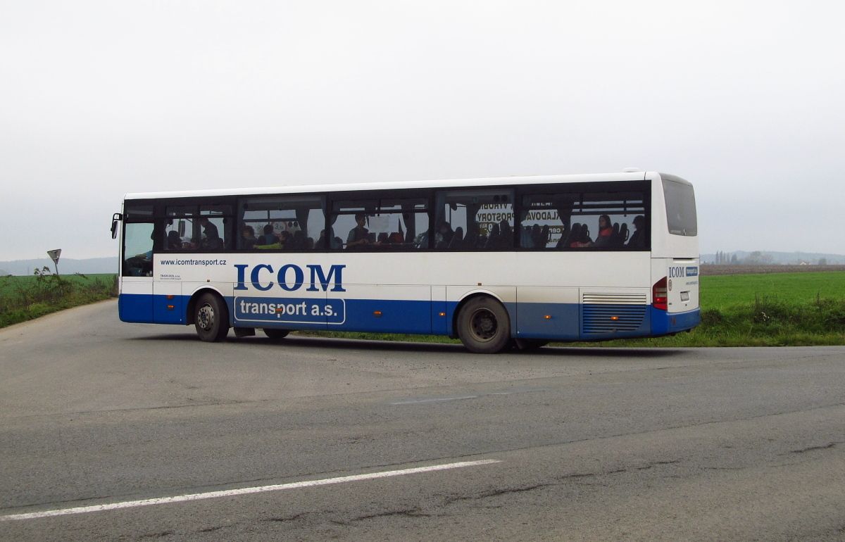 elovou komunikaci do Sttee pouvaly vechny linkov i MHD autobusy, jako i osobn automobily.