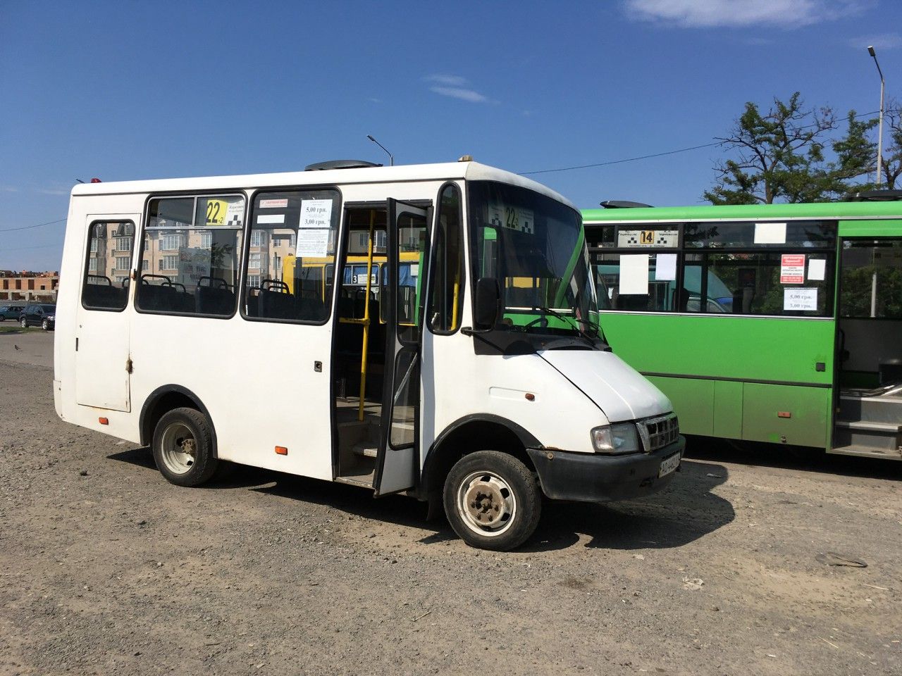 Pr fotek marutek v Uhorod + autobus v nedalek vesnici