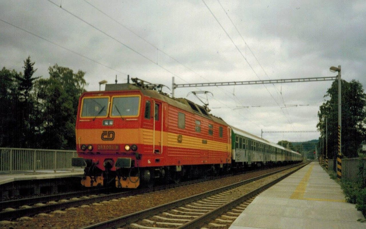 263 002 na Os 4742 Brno hl.n. - Letovice v zastvce Blansko - msto dne 4.6.2001