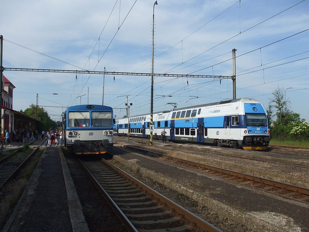 809 495 Os 19424, 471 065 Os 5833 - elkovice (26. 5. 2011)