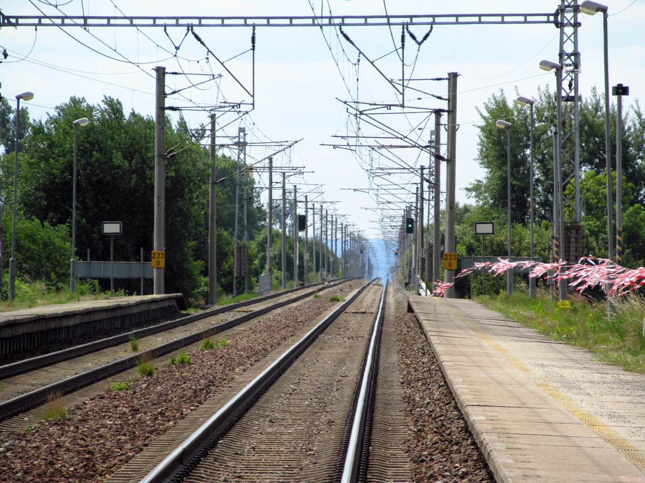 Zast. Svitavy-Lanov 16. 7. 2022 - pohled smrem k nepeloce/nebudovanmu mostu nad nebud. dlnic