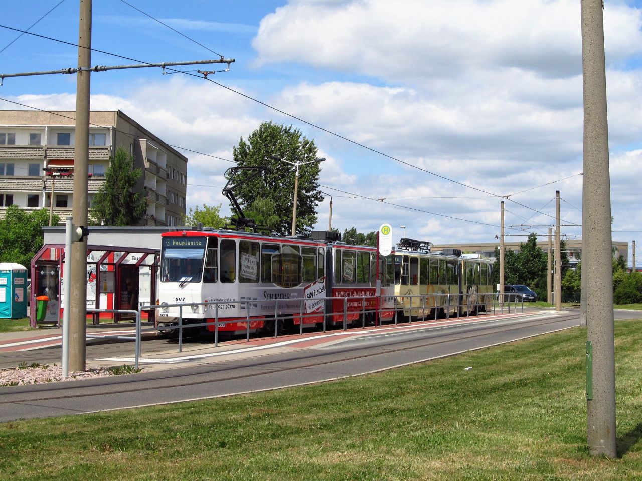 Tram. konen Eckersbach (2015); panelky vlevo zbourny zejm 2021 (viz **)