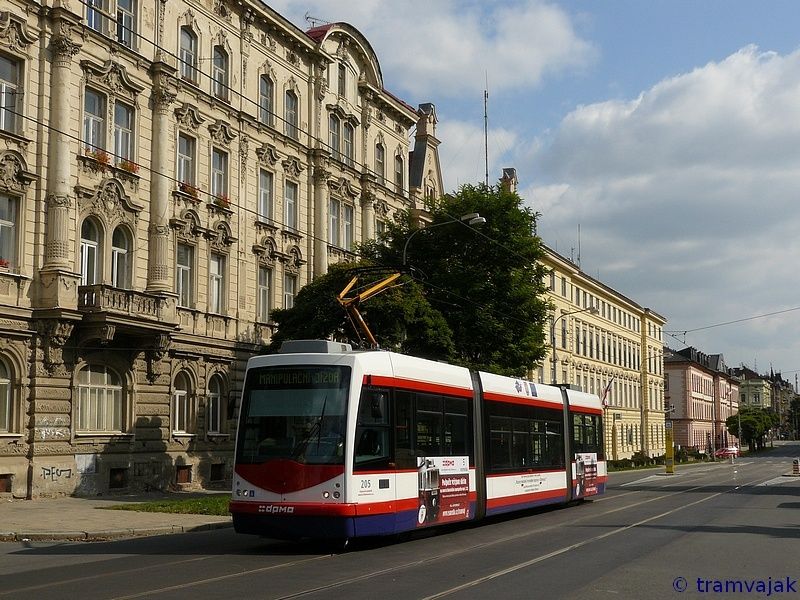 Z dvodu vluky centrem zatahujc 4/1 - Trio01 ev.. 205