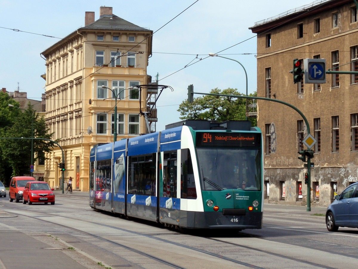 Combino 416 odbouje na jednokolejnou tra k zmku Charlottenhof