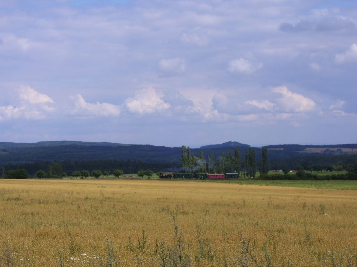 Stoupn do Bezdruic mezi poli