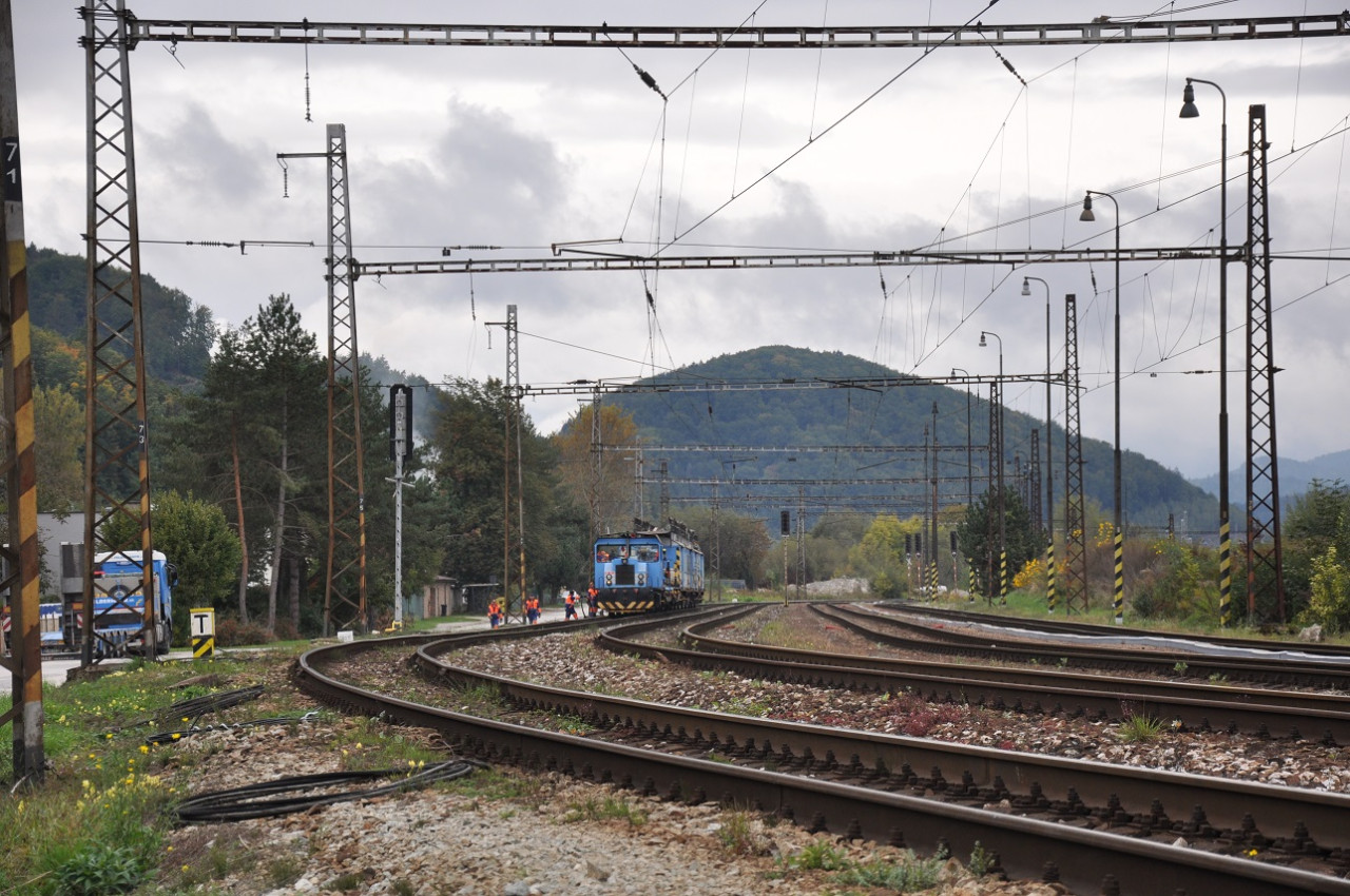 Strovsk koleje 1, 2 ,4a, 4b u se zneplatnnmi nvstidly ale jet s trolej