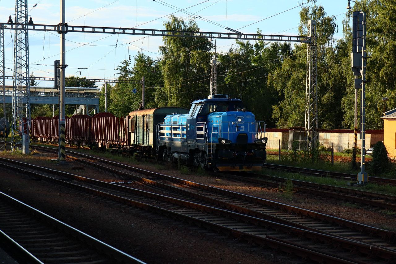 Lokomotiva 744.114 s vlakem Mn 82320 (Brno Malomice - Velk Opatovice) stoj ve Skalici nad Sv.