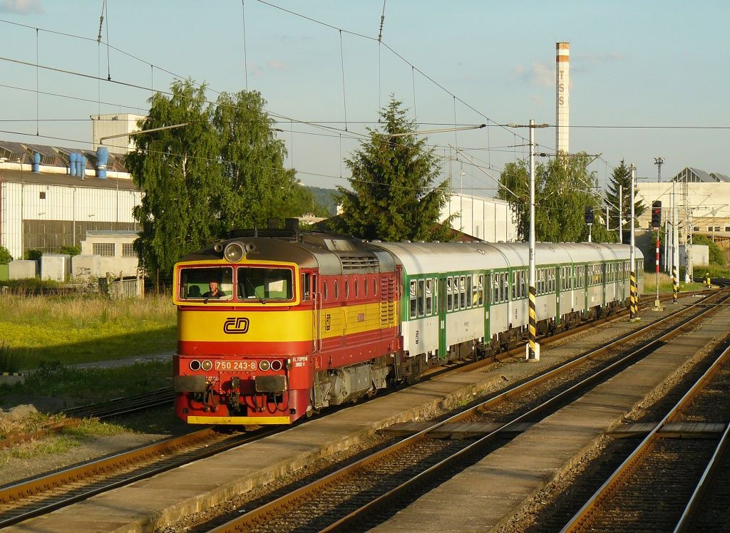 750 243-8 Huln(14.6.2009,Sp 1642,foto-Ale Krka).