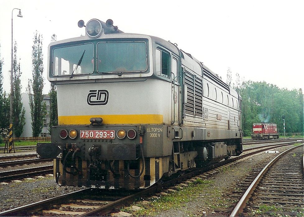 750 293-3 Ostrava hl.n.(erven 2002,foto-Ale Krka)