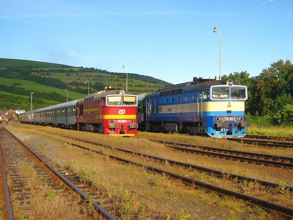 754 013-1 + 750 308 Sp 1722 + 1738 Bylnice