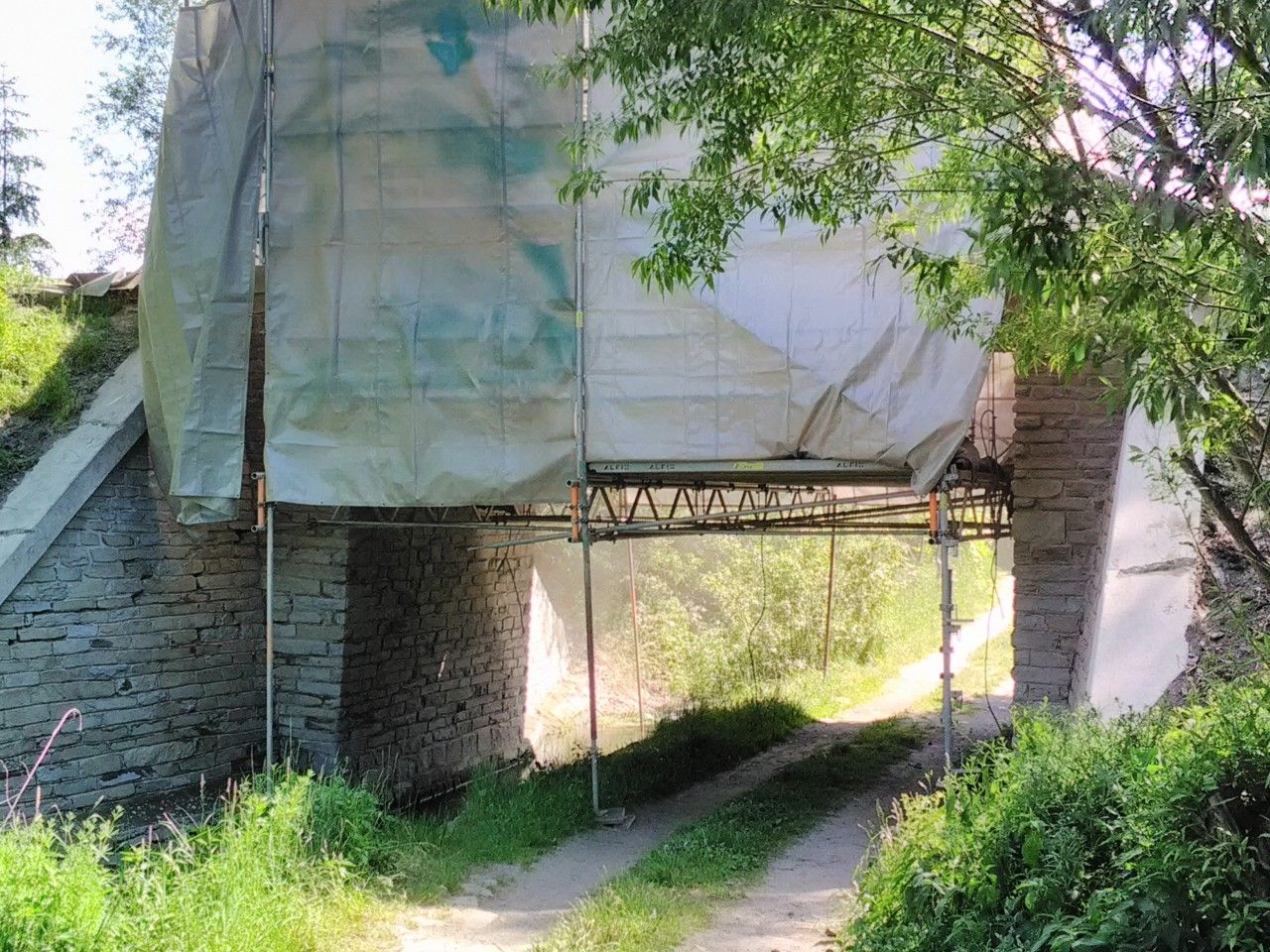Tryskn mostu pes Bukov potok.