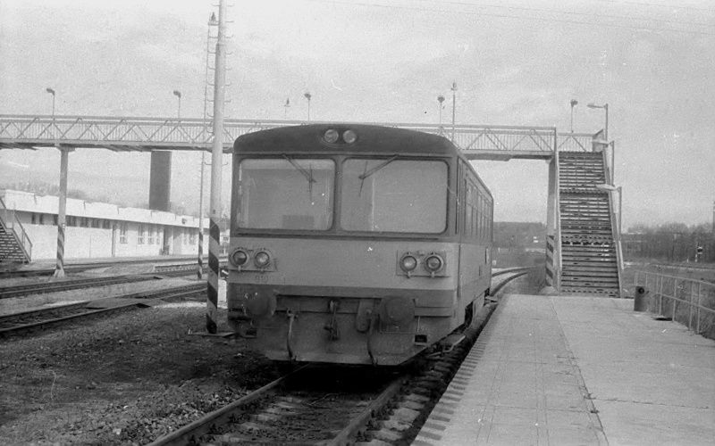 Oson vlak do Smiic v podn 810 351-7, Hnveves, jaro 1994